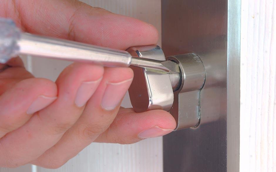dépannage de votre ouverture de porte Courbevoie